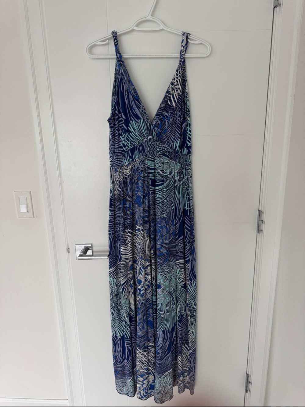 Floral Maxi dress in blues. Stretch fabric in flattering cut.